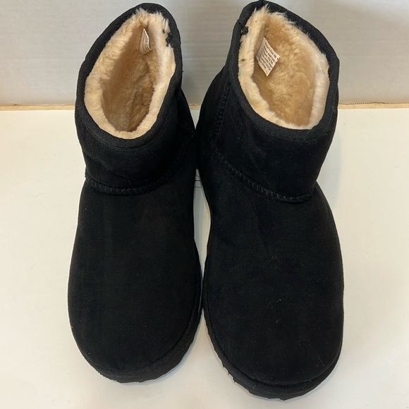 Zizor Ugg-like boots.  Black. Size  US 11. EU 42. - Picture 1 of 7